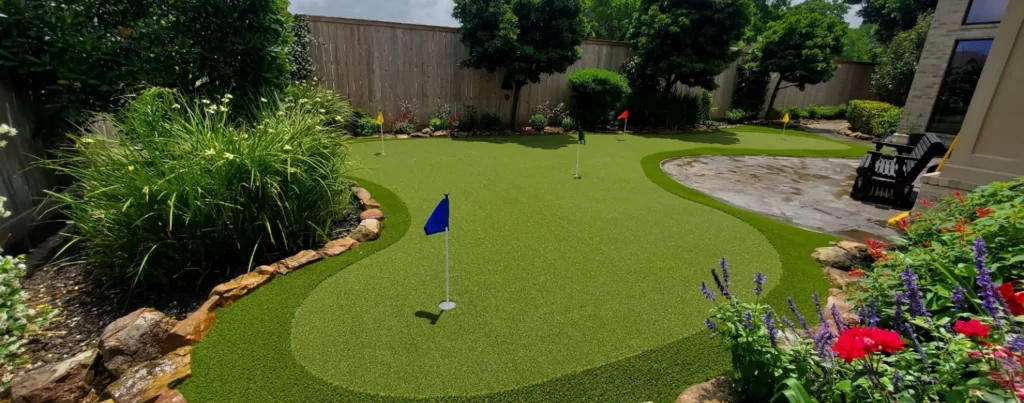 Backyard putting green installed by SYNLawn Bay Area