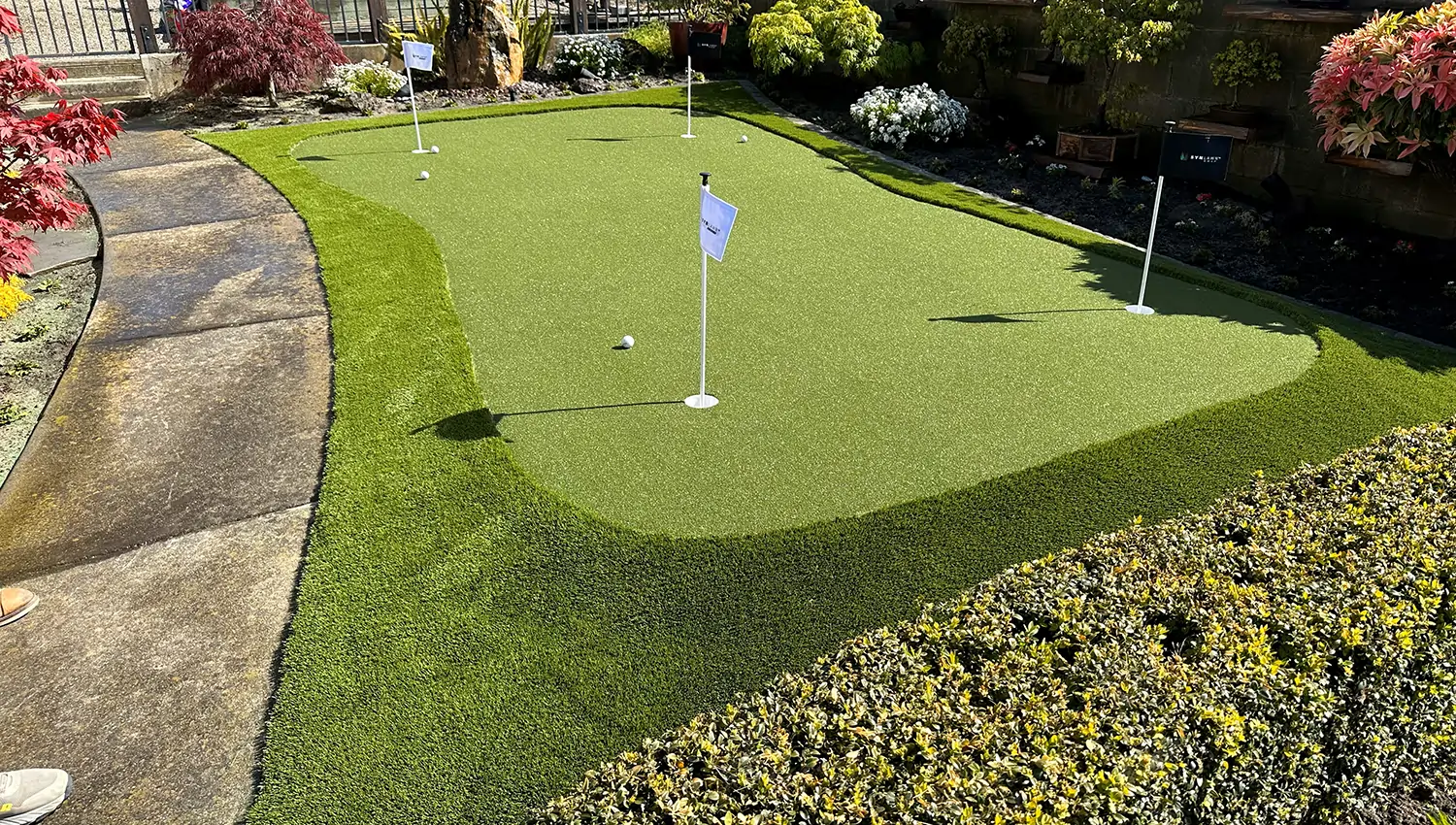 Residential putting green installed by SYNLawn