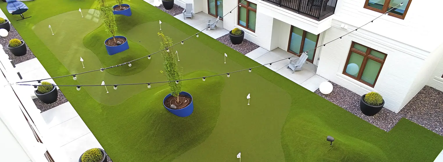 Apartment putting green installed by SYNLawn