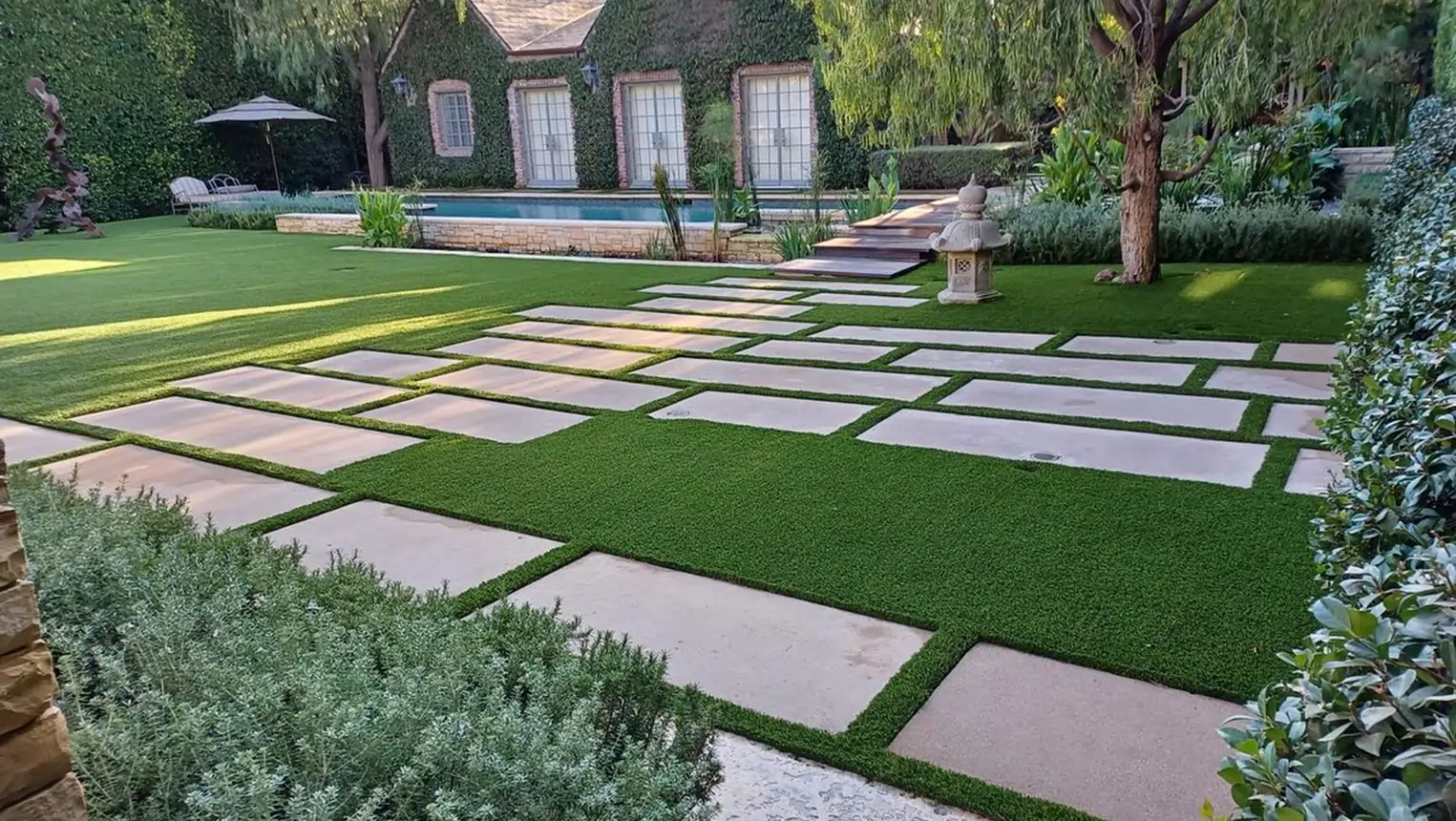 Artificial grass front yard installed by SYNLawn