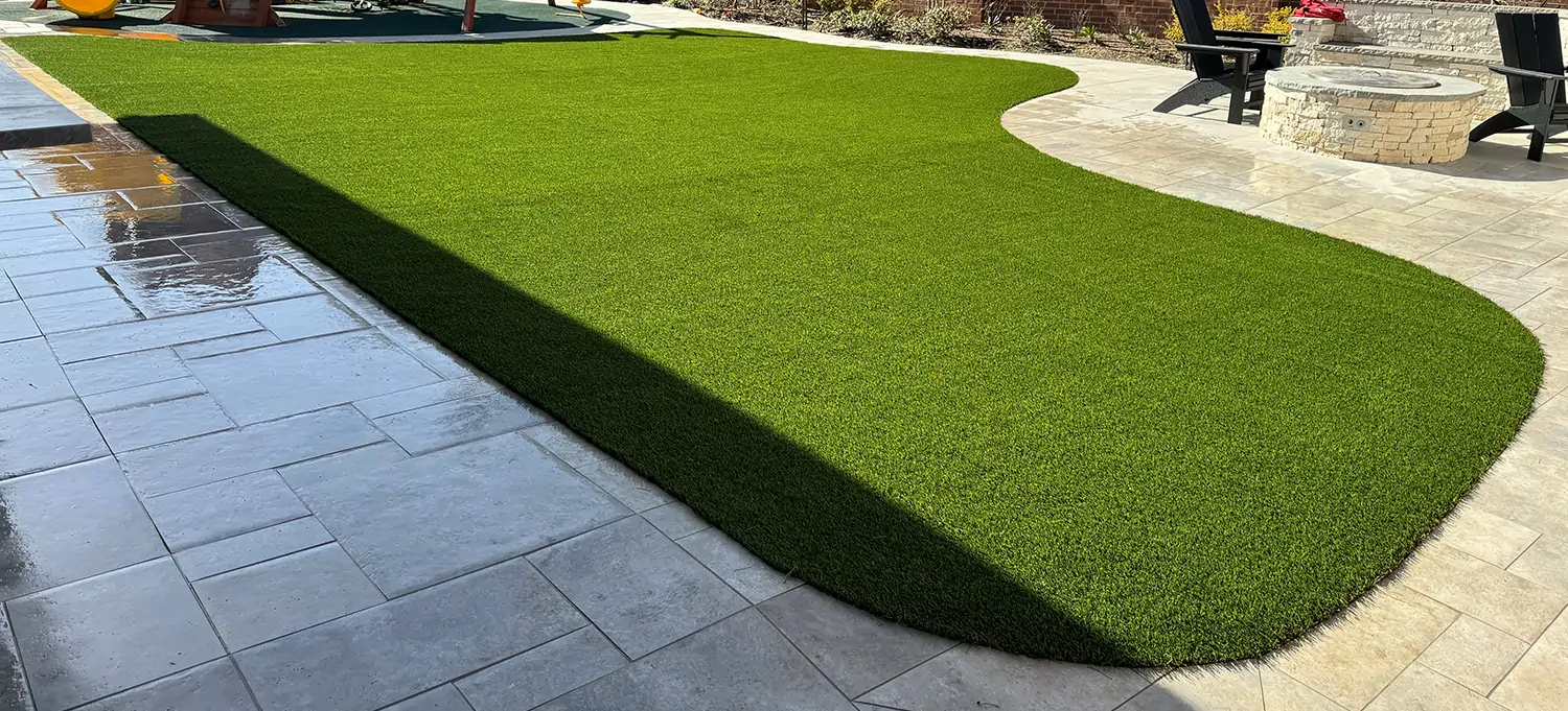 Backyard artificial grass lawn installed by SYNLawn